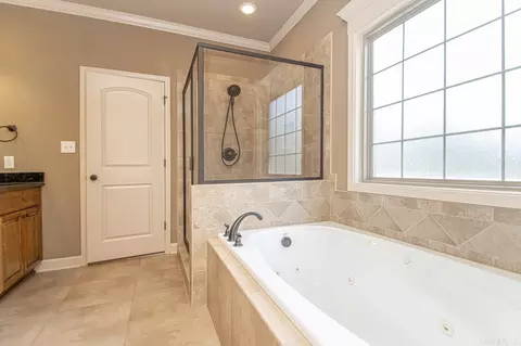 Bath - 3014 Quarter Horse Dr, Benton, AR 72015 photo 2 of 6