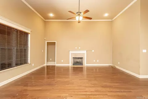 Living - 3014 Quarter Horse Dr, Benton, AR 72015 photo 3 of 6