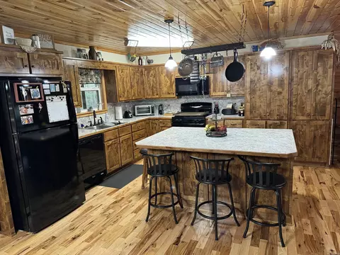 Kitchen - 83 Circle Dr, Drasco, AR 72530 photo 4 of 5