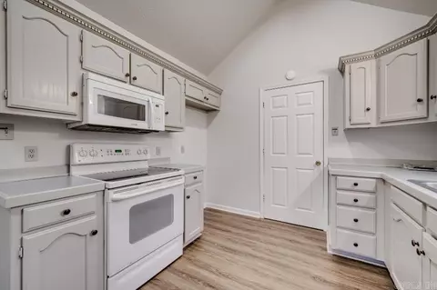 Kitchen - 61 E Main St, Greenbrier, AR 72058 photo 3 of 4