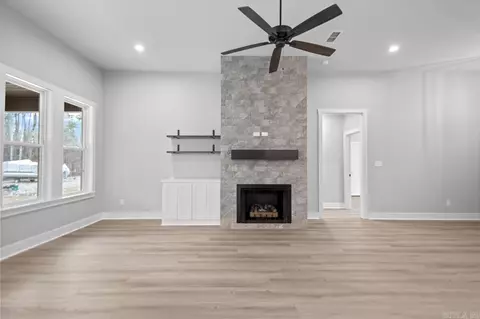 Living - 8905 Wingate Dr, Benton, AR 72019 photo 2 of 2