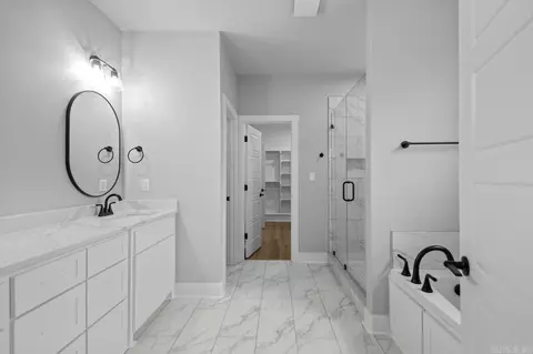 Bath - 8905 Wingate Dr, Benton, AR 72019 photo 1 of 3