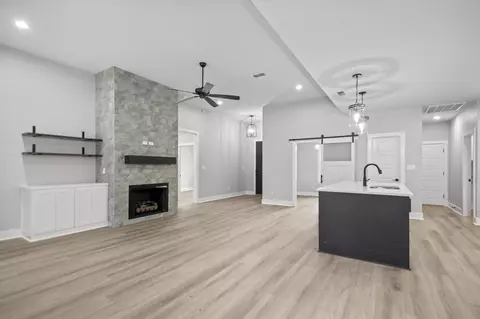 Living - 8905 Wingate Dr, Benton, AR 72019 photo 1 of 2