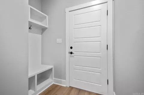 Entry Way - 8905 Wingate Dr, Benton, AR 72019 photo 7 of 8
