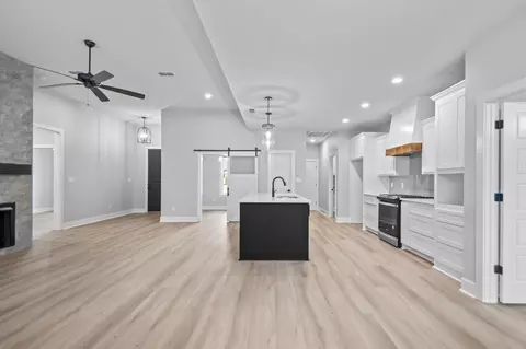Entry Way - 8905 Wingate Dr, Benton, AR 72019 photo 5 of 8