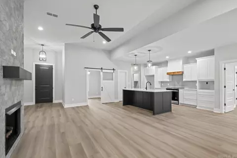 Entry Way - 8905 Wingate Dr, Benton, AR 72019 photo 1 of 8