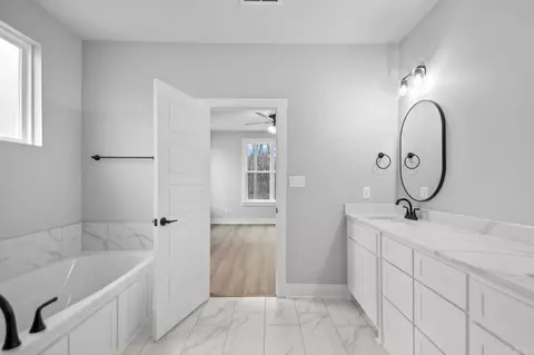Entry Way - 8905 Wingate Dr, Benton, AR 72019 photo 6 of 8