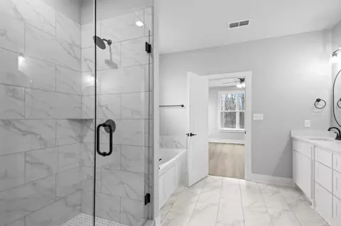 Bath - 8905 Wingate Dr, Benton, AR 72019 photo 2 of 3