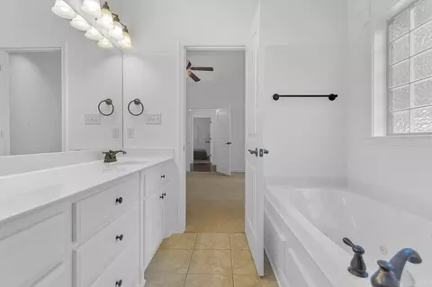 Entry Way - 2804 Lynne Ct, Bryant, AR 72022 photo 1 of 1