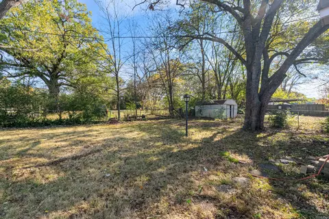 Exterior - 1122 Mitchell St, Conway, AR 72034 photo 6 of 8