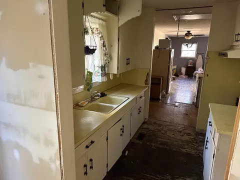 Kitchen - 619 Westbrook St, Benton, AR 72015 photo 1 of 2