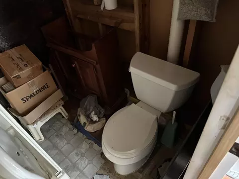 Bath - 619 Westbrook St, Benton, AR 72015 photo 4 of 5
