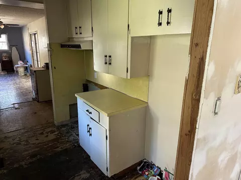Entry Way - 619 Westbrook St, Benton, AR 72015 photo 2 of 3