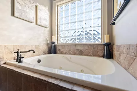 Bath - 5115 Greystone Dr, Conway, AR 72034 photo 5 of 5