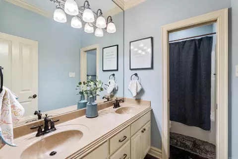 Bath - 5115 Greystone Dr, Conway, AR 72034 photo 1 of 5