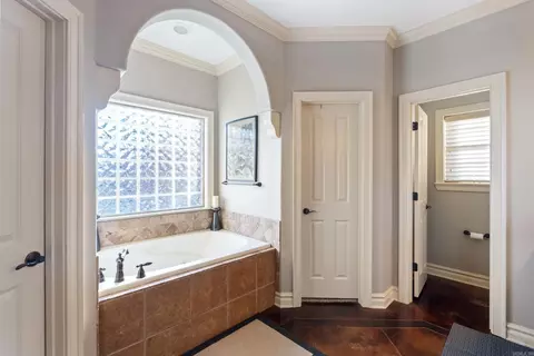 Bath - 5115 Greystone Dr, Conway, AR 72034 photo 3 of 5