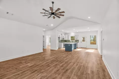Living - 35 Sky Eagle Dr, Greenbrier, AR 72058 photo 2 of 5