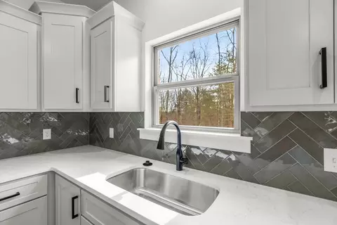 Kitchen - 35 Sky Eagle Dr, Greenbrier, AR 72058 photo 6 of 6