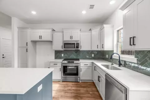 Kitchen - 35 Sky Eagle Dr, Greenbrier, AR 72058 photo 4 of 6