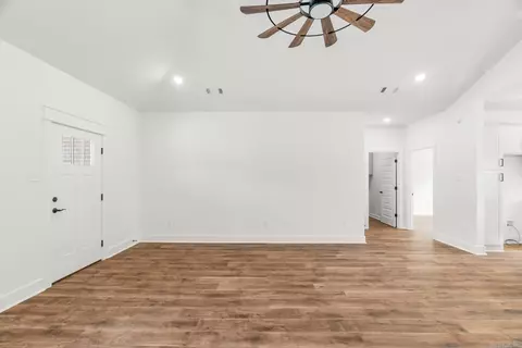 Living - 35 Sky Eagle Dr, Greenbrier, AR 72058 photo 3 of 5