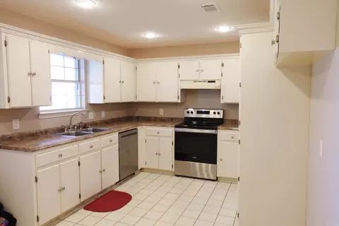 Kitchen - 283 Pickwicket Dr, Conway, AR 72034 photo 3 of 3
