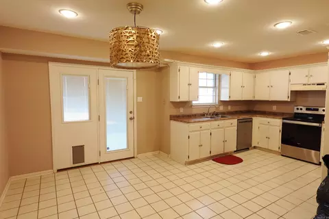 Kitchen - 283 Pickwicket Dr, Conway, AR 72034 photo 1 of 3