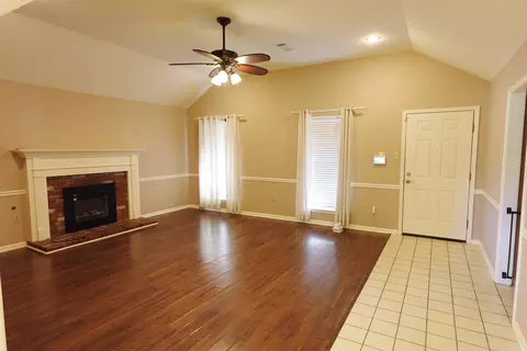 Living - 283 Pickwicket Dr, Conway, AR 72034 photo 2 of 4