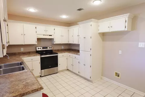 Kitchen - 283 Pickwicket Dr, Conway, AR 72034 photo 2 of 3