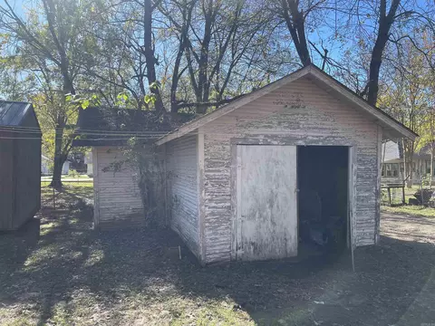 611 N Eighth St, De Queen, AR 71832 photo 3