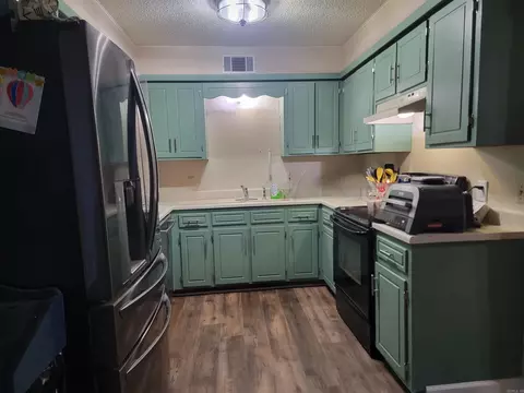 Kitchen - 1802 Greenwood Cv, Beebe, AR 72012 photo 2 of 2