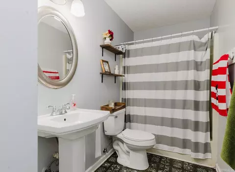 Bath - 202 Bellevue Cir, Jacksonville, AR 72076 photo 2 of 2