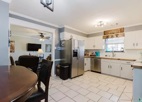 Kitchen - 202 Bellevue Cir, Jacksonville, AR 72076 photo 6 of 7