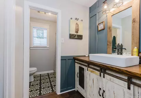 Bath - 202 Bellevue Cir, Jacksonville, AR 72076 photo 1 of 2