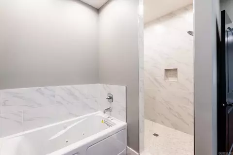 Bath - 12 Eagle Dr, Conway, AR 72032 photo 6 of 7
