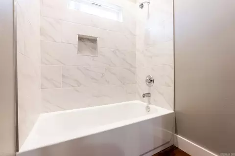 Bath - 12 Eagle Dr, Conway, AR 72032 photo 3 of 7