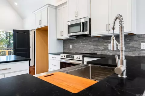 Kitchen - 12 Eagle Dr, Conway, AR 72032 photo 2 of 6