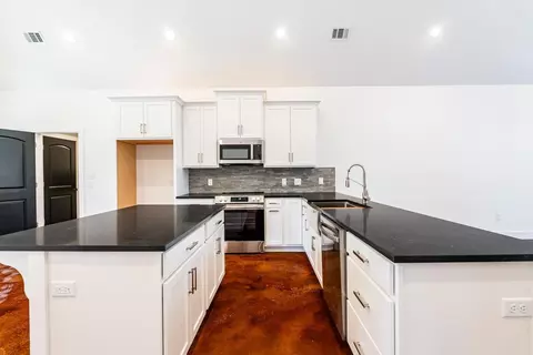 Kitchen - 12 Eagle Dr, Conway, AR 72032 photo 3 of 6