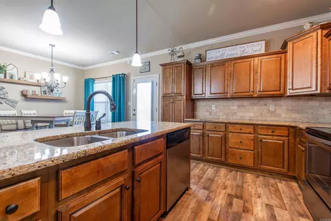 Kitchen - 3007 Chapman Ct, Bryant, AR 72022 photo 3 of 6