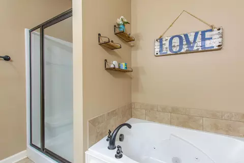Bath - 3007 Chapman Ct, Bryant, AR 72022 photo 2 of 3