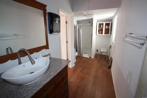 Bath - 4324 Lowman Rd, Pine Bluff, AR 71603 photo 2 of 3