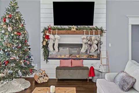 Living - 1515 Pickthorne Rd, Cabot, AR 72023 photo 3 of 4