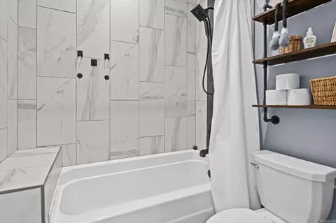 Bath - 1515 Pickthorne Rd, Cabot, AR 72023 photo 4 of 5