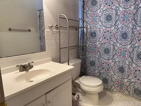 Bath - 1318 Garvin, Conway, AR 72034 photo 1 of 2
