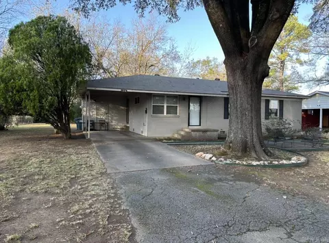 Exterior - 1318 Garvin, Conway, AR 72034 photo 2 of 4