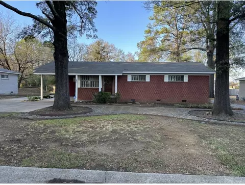 1312 Garvin, Conway, AR 72034 photo 2