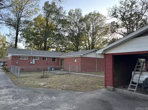 1312 Garvin, Conway, AR 72034 photo 4