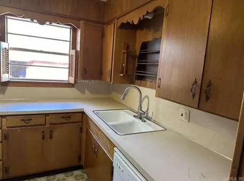 1312 Garvin, Conway, AR 72034 photo 7