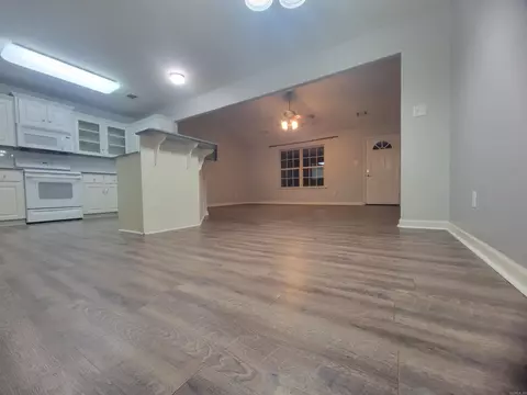 Living - 17 Dale Ct, Cabot, AR 72023 photo 3 of 8