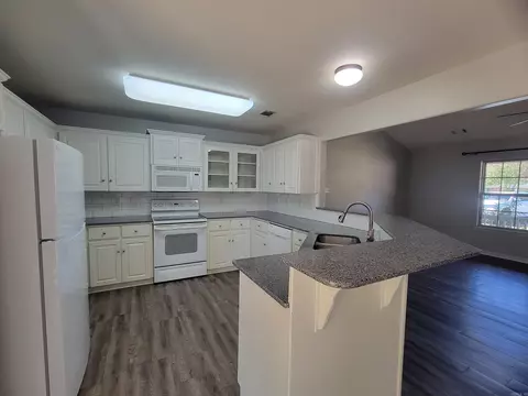 Kitchen - 17 Dale Ct, Cabot, AR 72023 photo 1 of 14