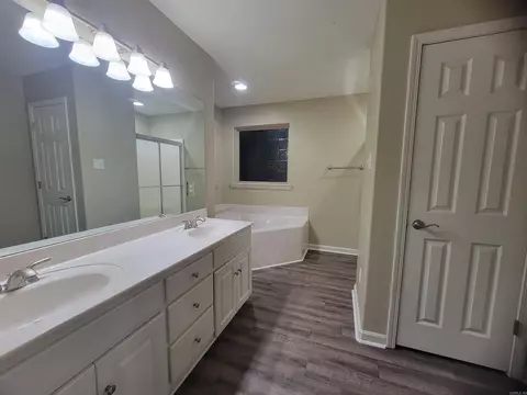 Bath - 17 Dale Ct, Cabot, AR 72023 photo 1 of 7